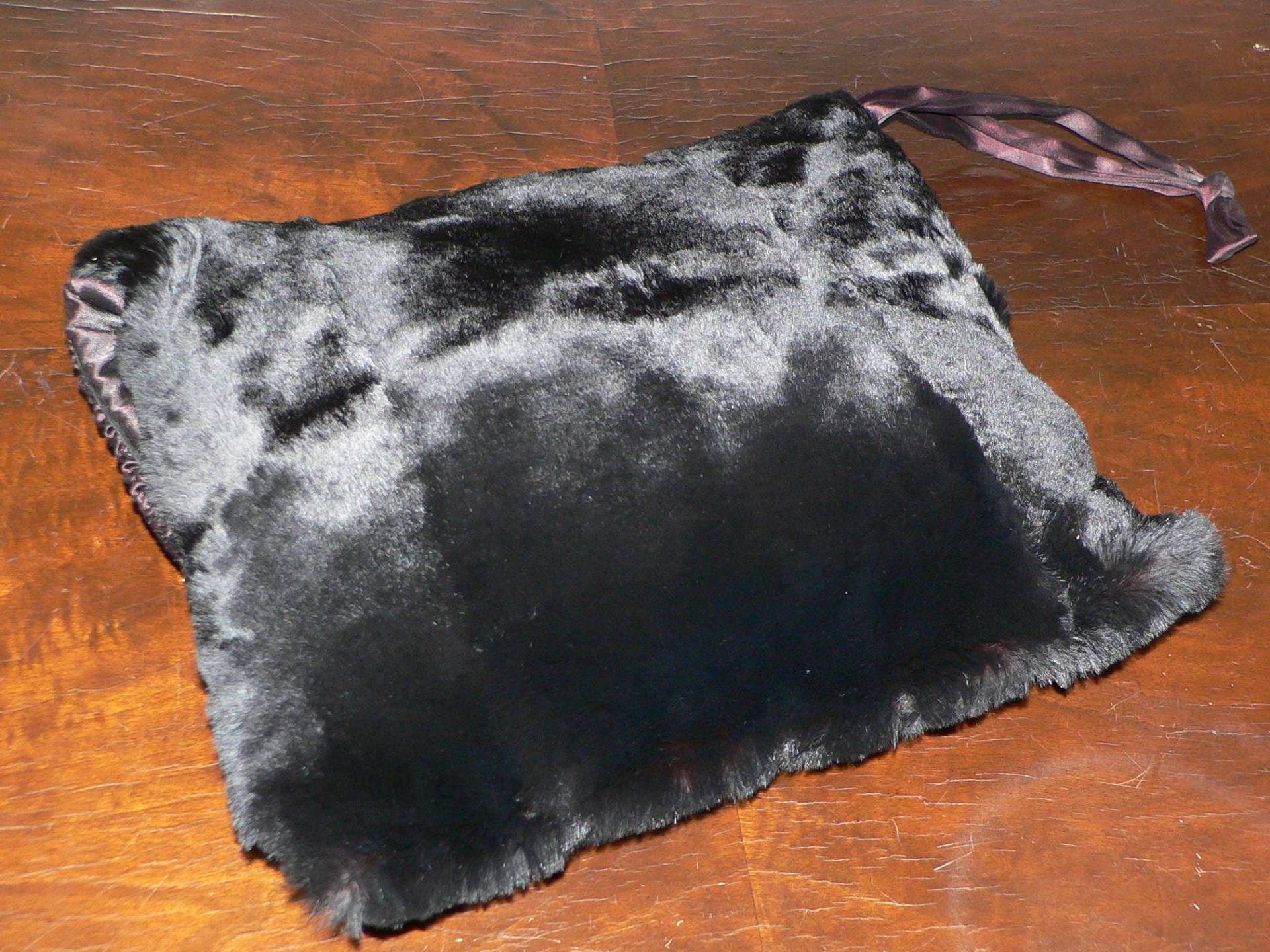 Antik Vintage 1920Er - 30Er Jahre Pelz Muff, Geschorene Biber Muff Mit Reissverschlusstasche von AVIVB