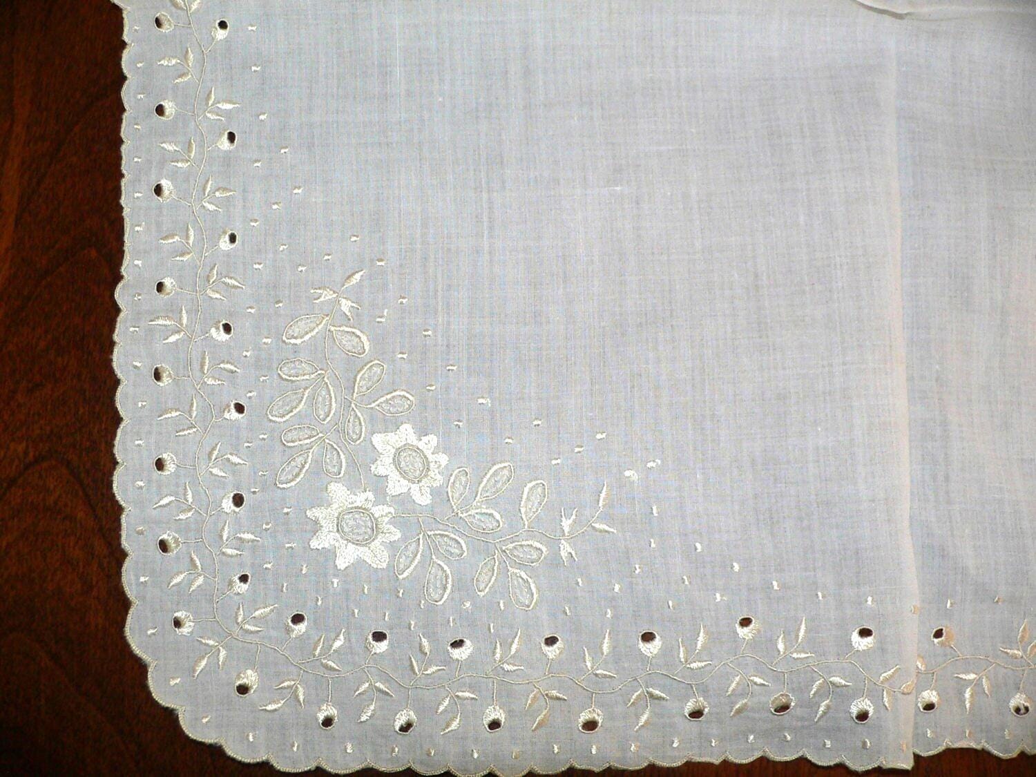 Antikes Braut Hochzeit Taschentuch Mit Seidenstickerei von AVIVB