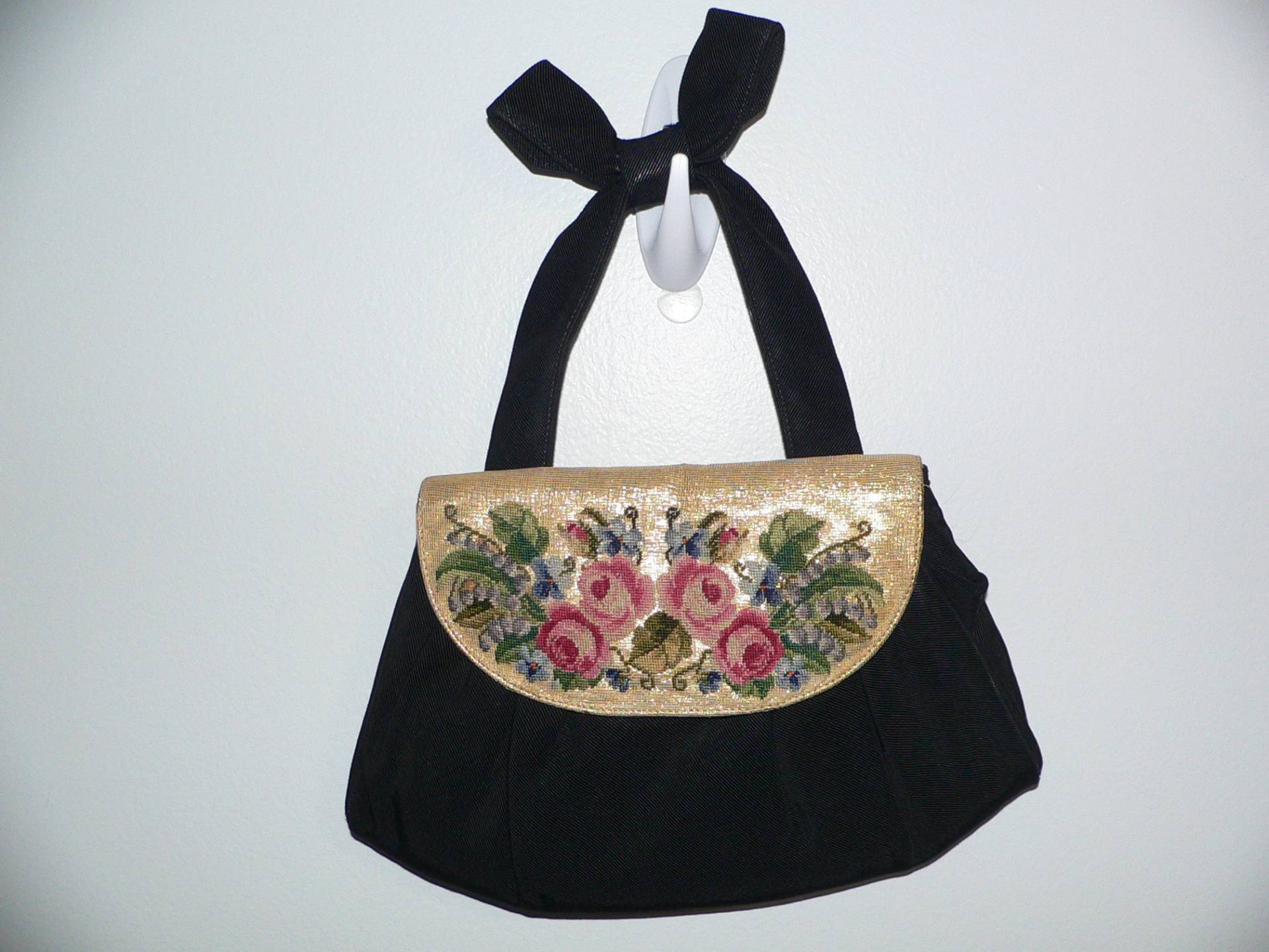 Vintage 1940Er - 50Er Jahre Schwarze Faille Mit Petite Point Abendtasche von AVIVB