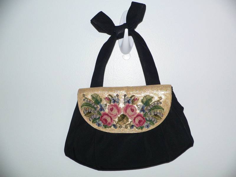 Vintage 1940Er - 50Er Jahre Schwarze Faille Mit Petite Point Abendtasche von AVIVB