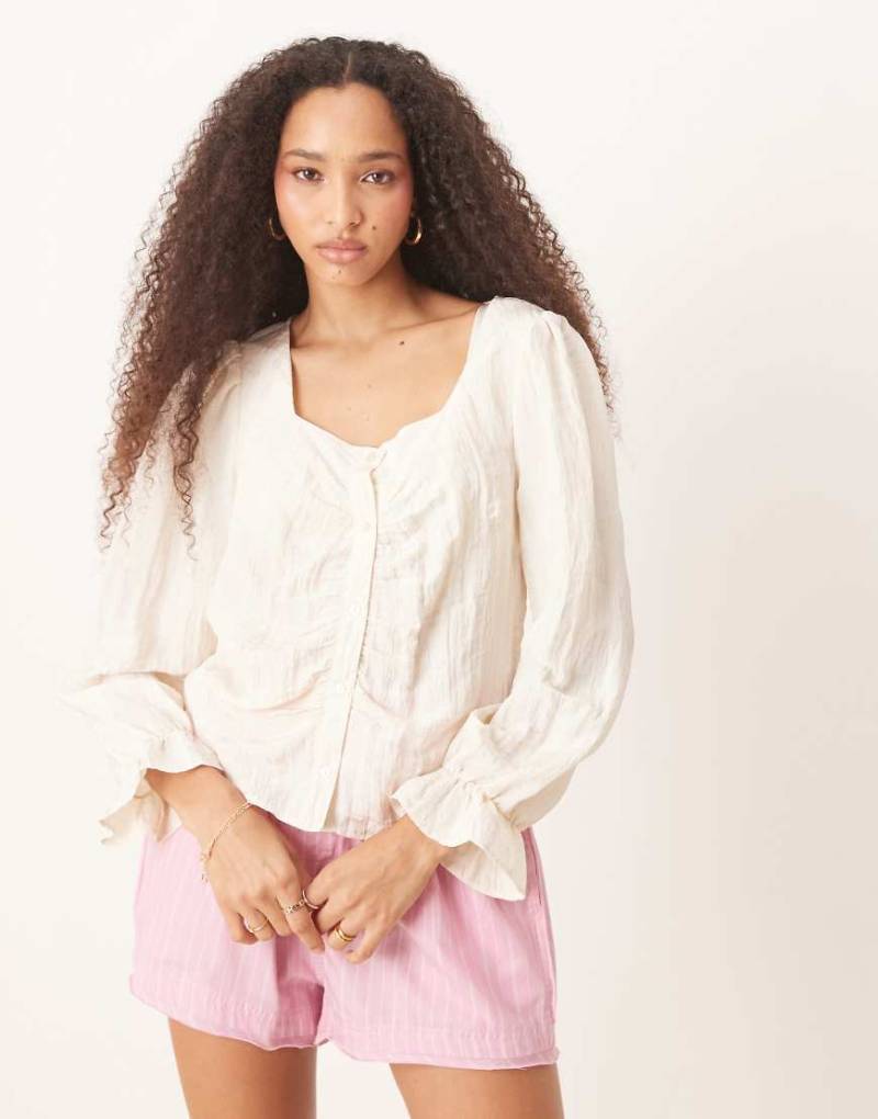 AWARE - Bluse in Cremeweiß mit Blousonärmeln und Knitterstruktur von AWARE