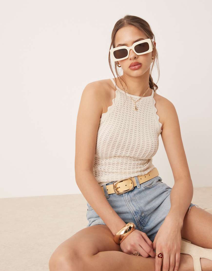 AWARE - Feinstrick-Tanktop in Cremeweiß mit Bogenkante von AWARE