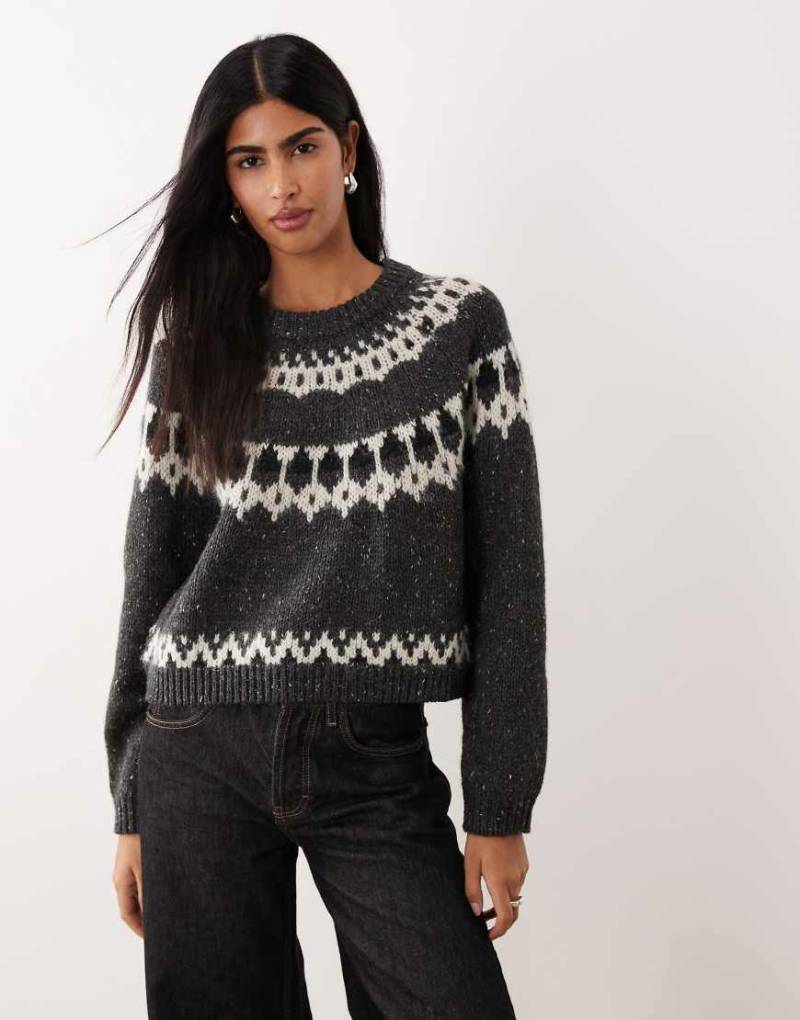 AWARE - Grobstrickpullover aus Wollmix in meliertem Grau mit Norwegermuster von AWARE