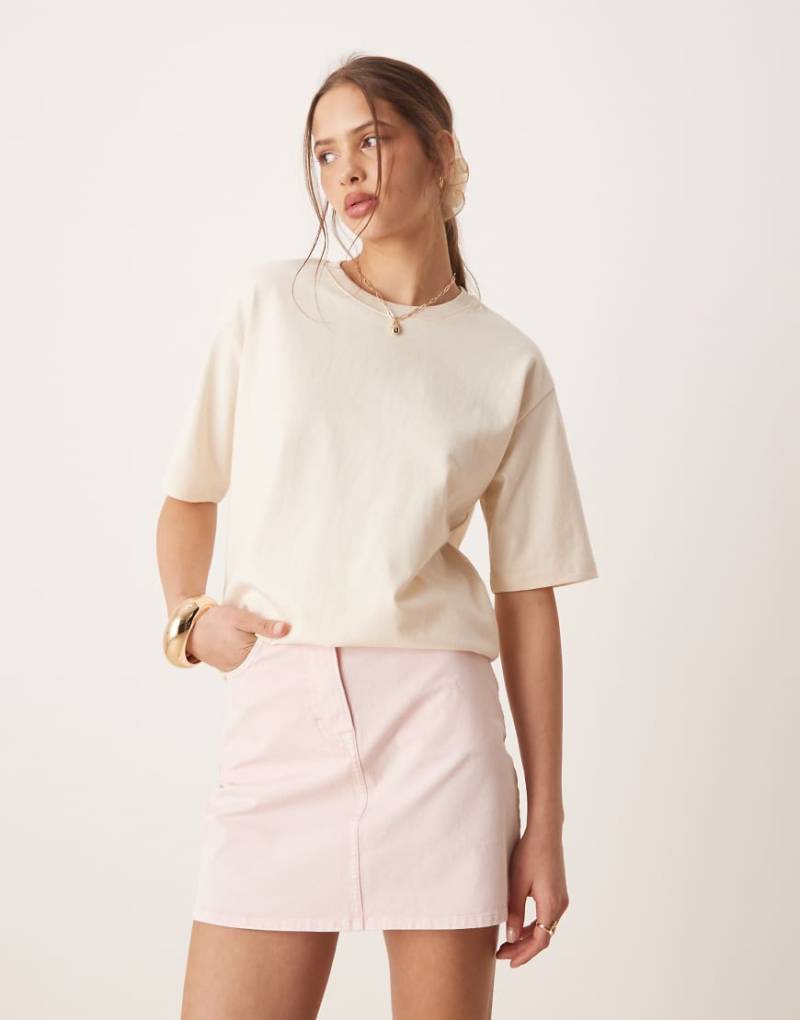 AWARE - Kastiges T-Shirt in ungefärbtem Cremeweiß von AWARE