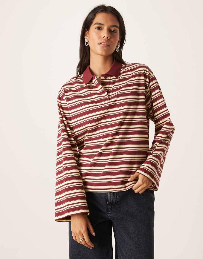 AWARE - Langärmliges Polotop in Gelb und Burgunderrot gestreift von AWARE