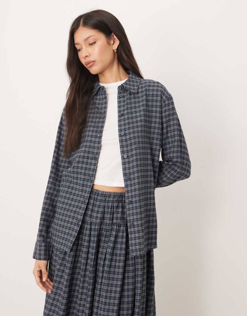 AWARE - Oversize-Oxford-Hemd im Boyfriend-Fit mit Mini-Karomuster in Blau und Blaugrün von AWARE