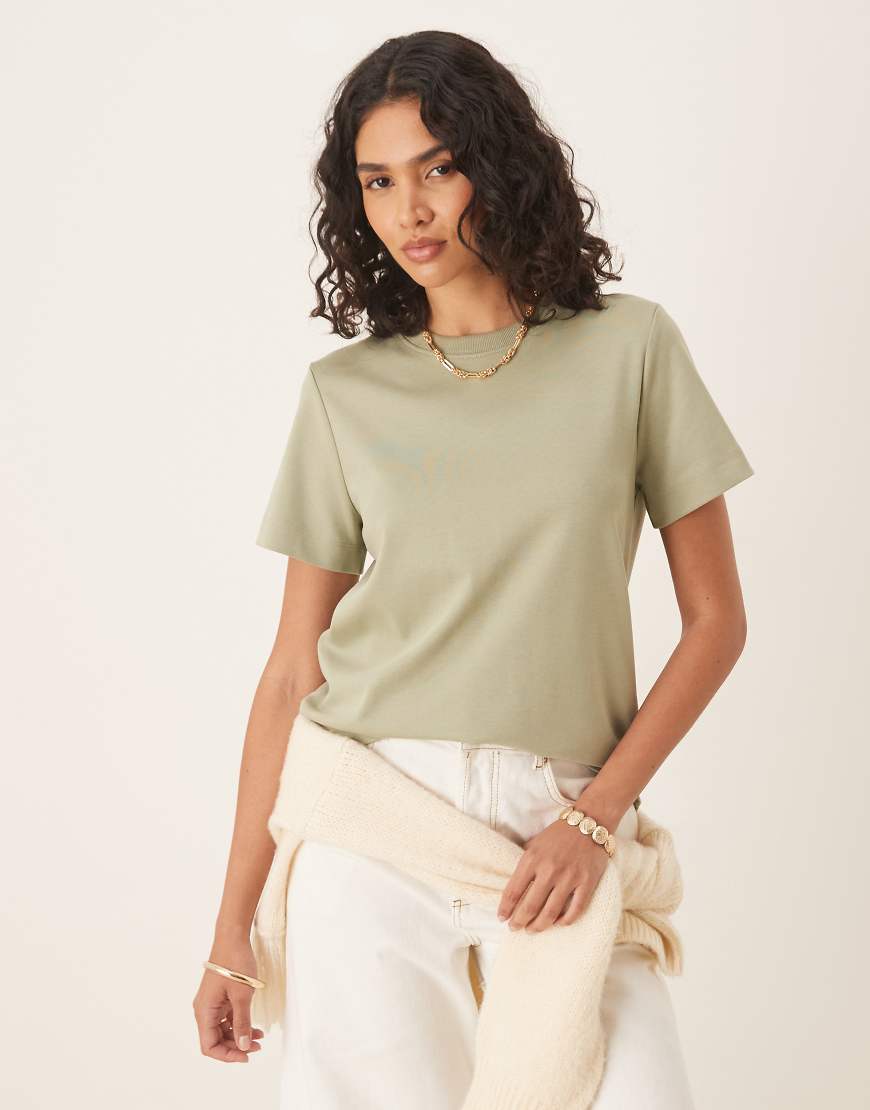 AWARE - Schweres Boxy-Fit-T-Shirt in Teegrün AWARE - Schweres Boxy-Fit-T-Shirt in Teegrün von AWARE