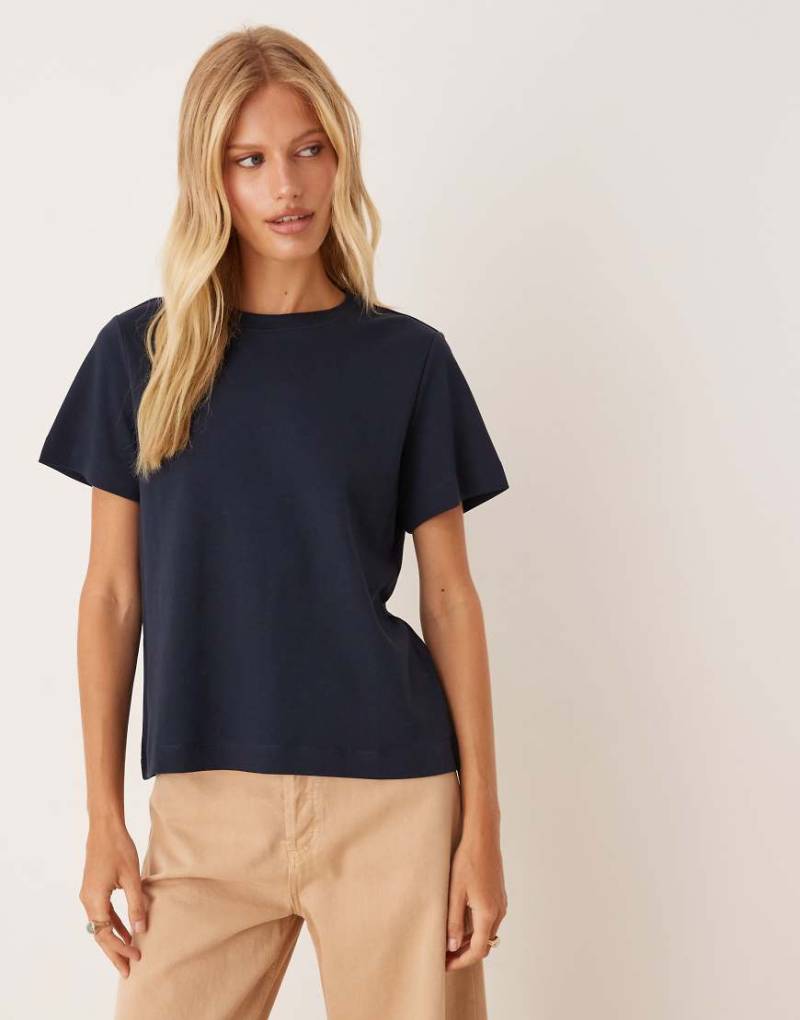 AWARE - Schweres kastiges T-Shirt in Marineblau von AWARE