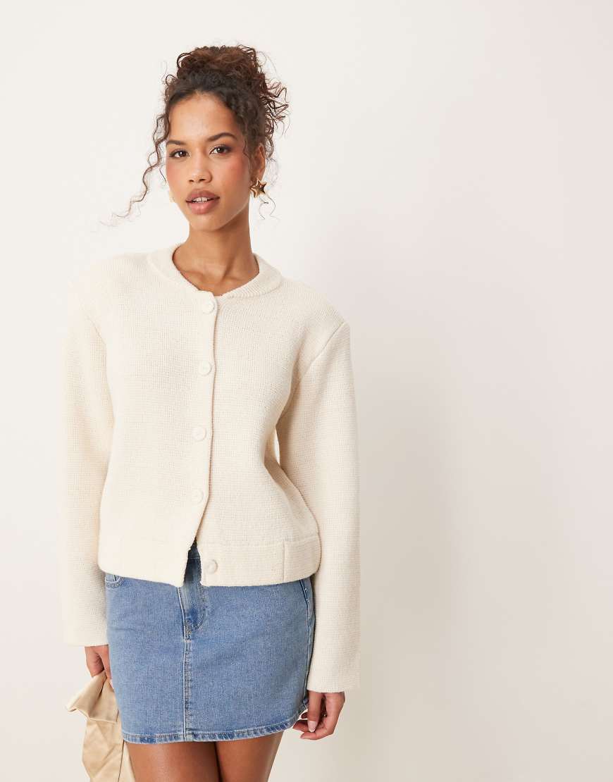 AWARE - Strick-Bomberjacke in Creme mit Knopfleiste-Weiß AWARE - Strick-Bomberjacke in Creme mit Knopfleiste-Weiß von AWARE