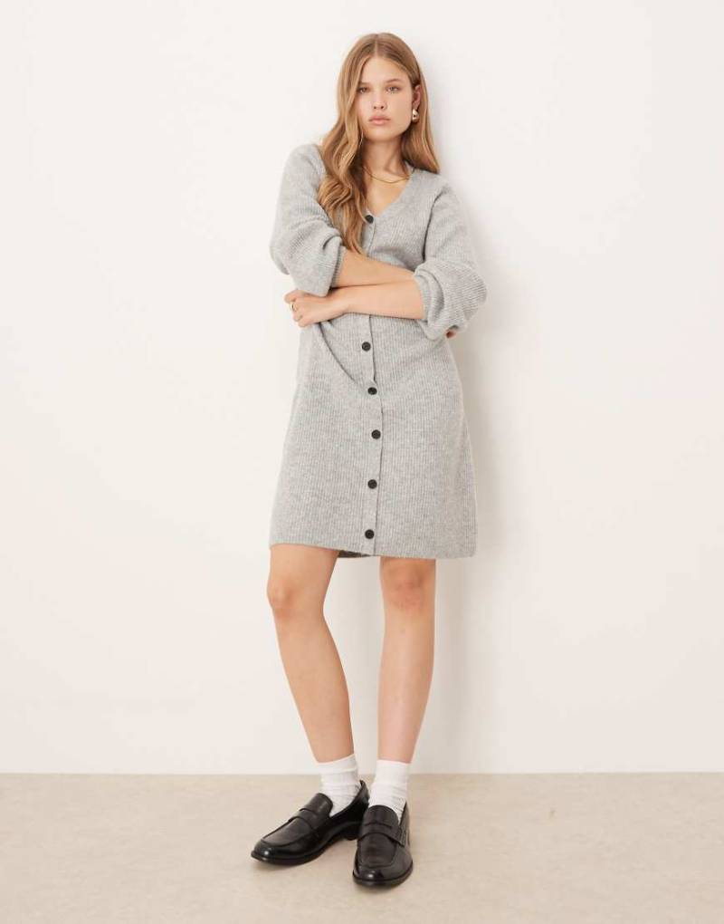 AWARE - Strick-Minikleid in grau meliert mit Knopfleiste vorne von AWARE