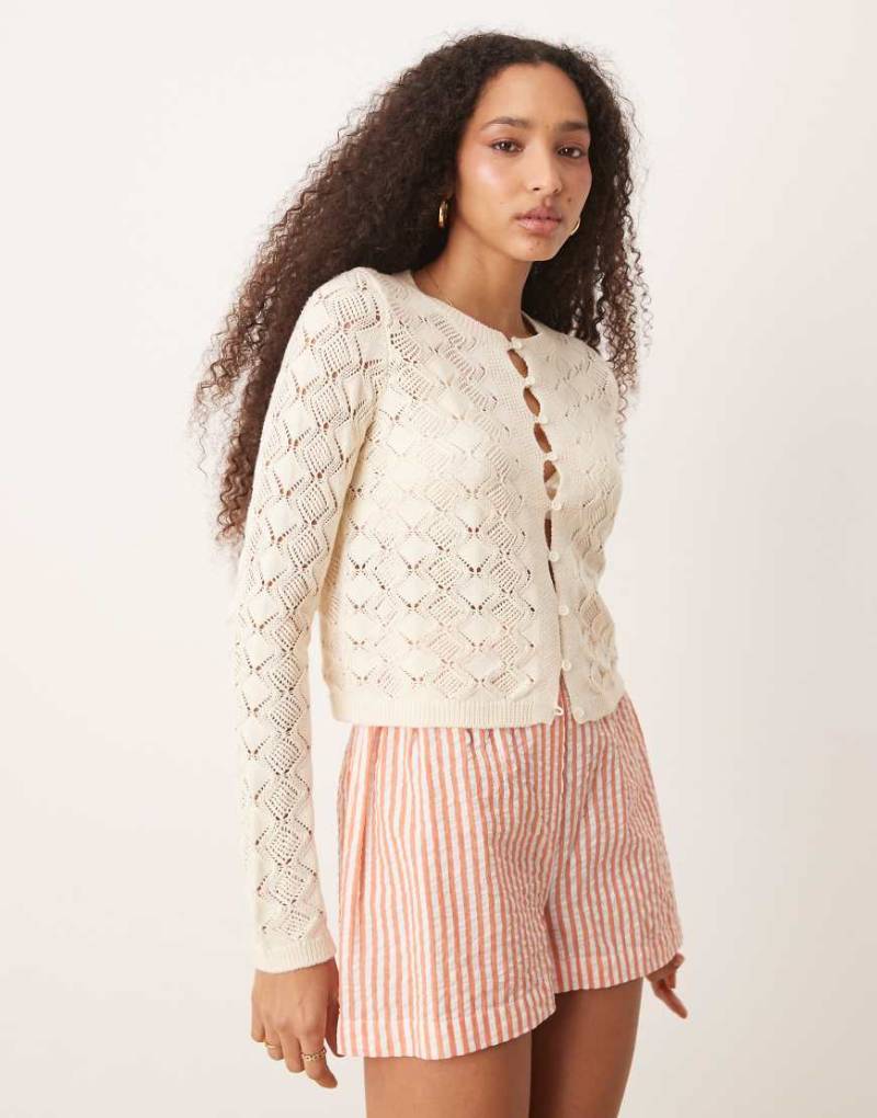 AWARE - Weitmaschige Strickjacke in Creme-Weiß von AWARE