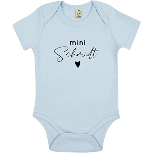 AWASG Baby Body mit Name | Mini 'Nachname' mit Herz | Personalisiertes Geschenk Geburt Neugeborene Kurzarm Mädchen Jungen | Individueller Babybody (hellblau) 0-3 Monate von AWASG
