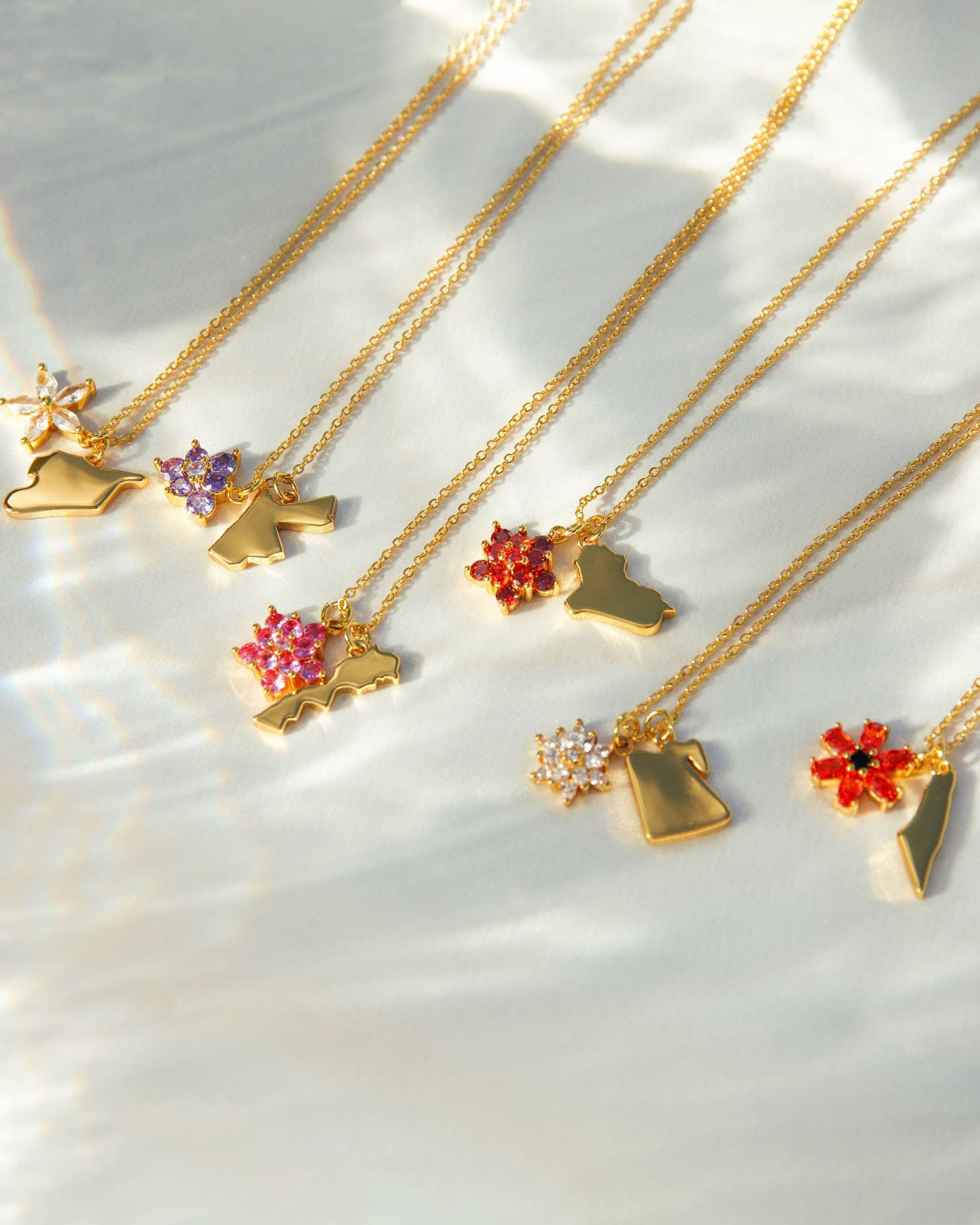 Erde + Karte Charm Halskette | Heimatland Personalisiert Kulturelles Geschenk Für Sie Personalisierbarer Schmuck von AWTANI