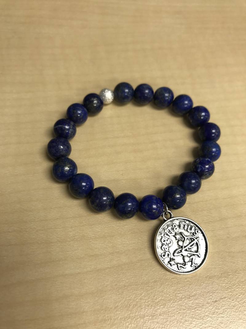 Sternzeichen - Schütze Sammlung Lapislazuli Stretch-Armband von AWakeDesignShop