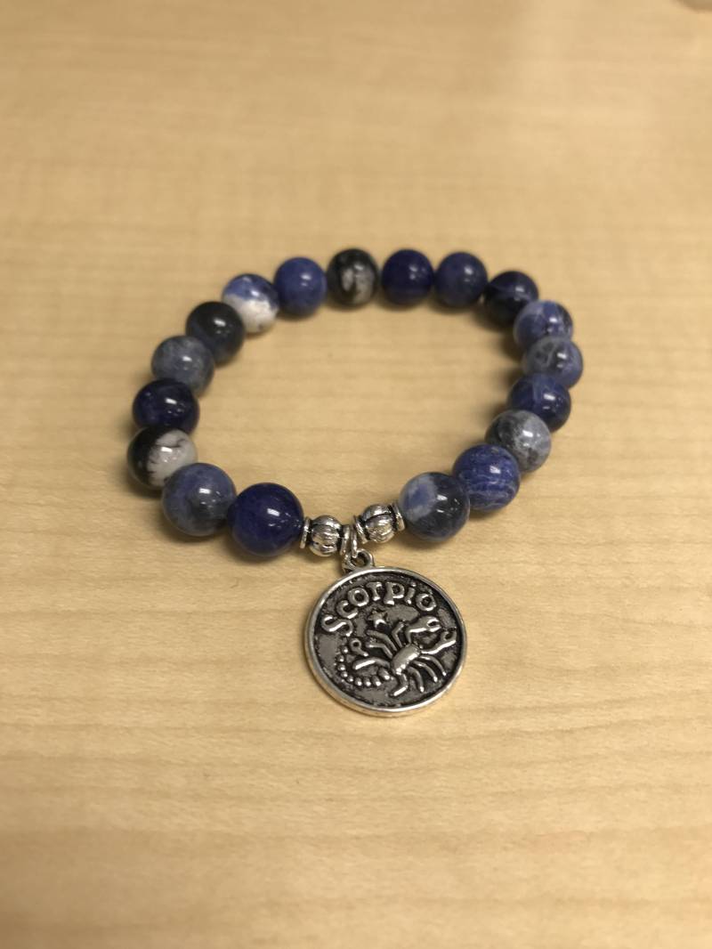 Sternzeichen - Skorpion Sammlung Sodalith Stretch-Armband von AWakeDesignShop