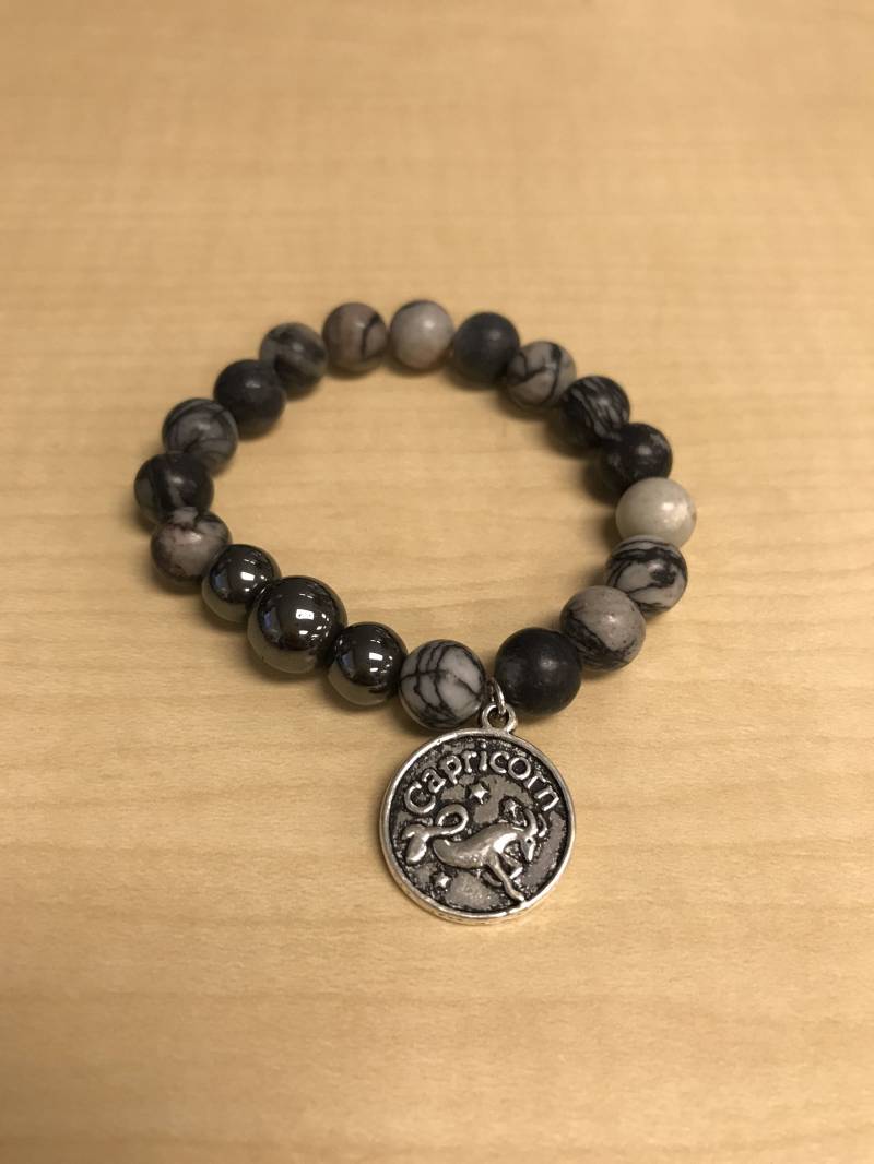 Sternzeichen - Steinbock Sammlung Zebra Jasper Stretch-Armband von AWakeDesignShop