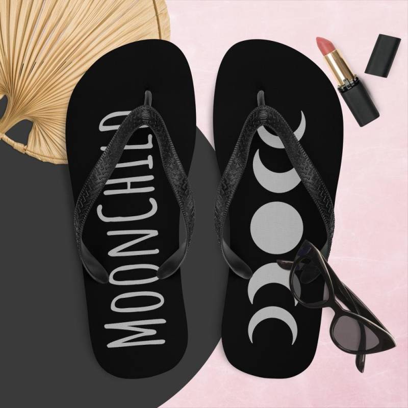 Moon Flip Flops, Phase, Moonchild Celestial Flops von AWickedLifeLLC