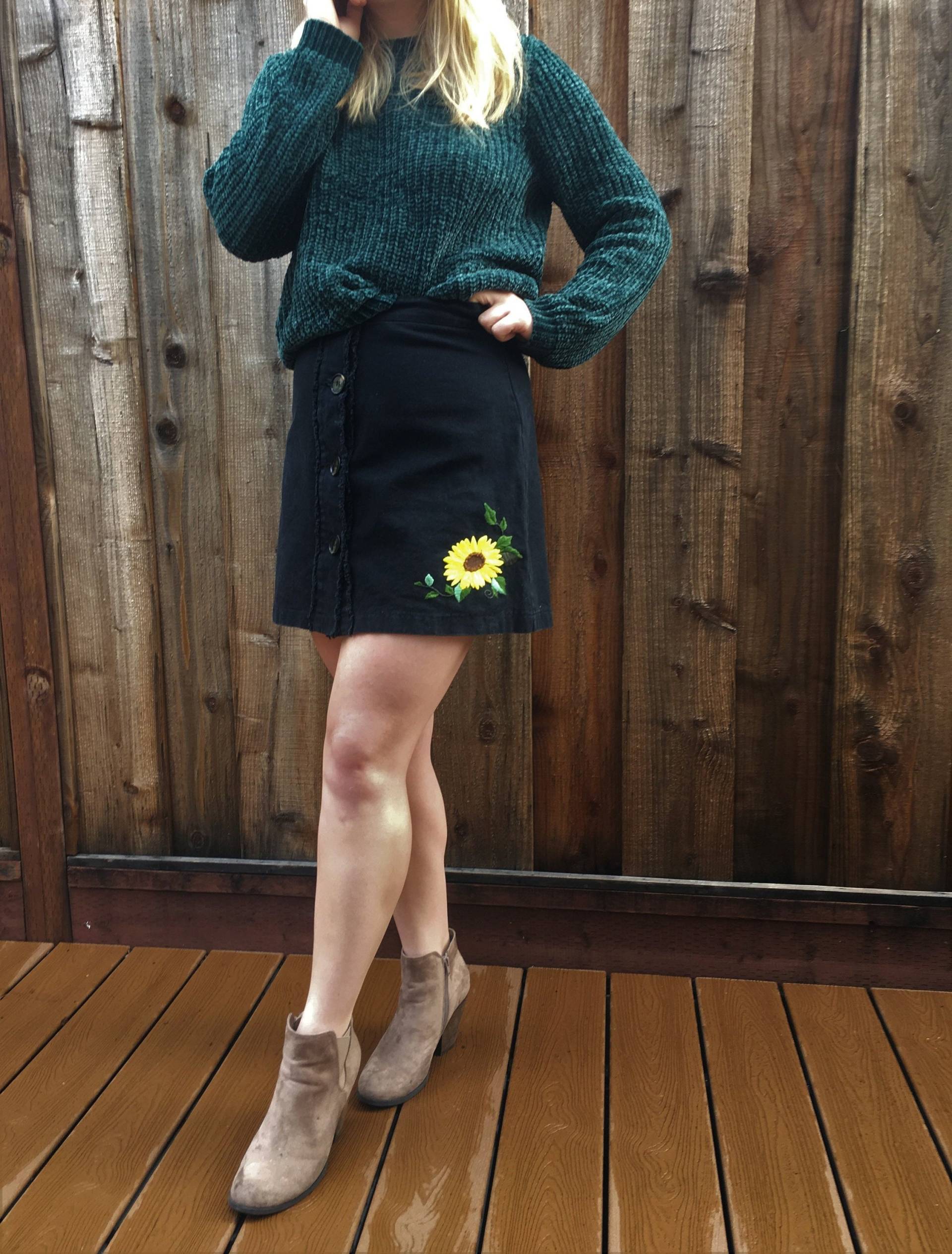 Bestickter Jeansrock Mit Sonnenblumen von AWildThread