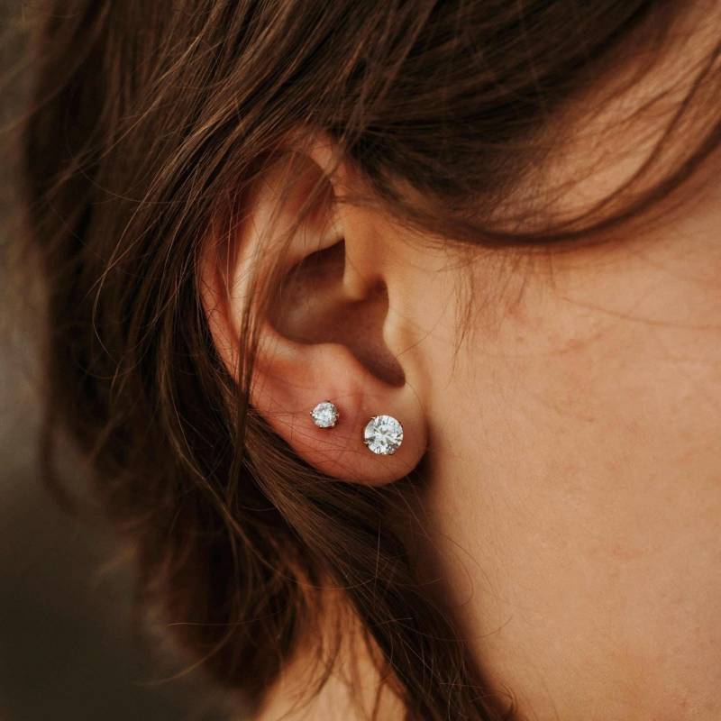 14K Gold Gefüllte Cz Ohrstecker, Zierliche Diamant Brautjungfer Ohrringe Geschenk, Einfache Geschenk Für Frau, Freundin 14K Gold Gefüllte Cz Ohrstecker, Zierliche Diamant Brautjungfer Ohrringe Geschenk, Einfache Geschenk Für Frau, Freundin von AWorthyBrand