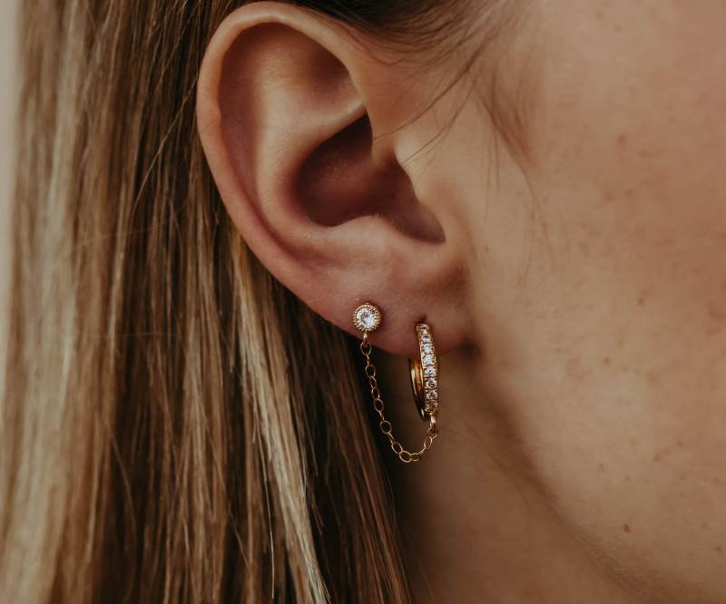Doppelpiercing Ohrring, Diamant Ohrstecker & Gold Hoop Mit Kette, Zierliche Kette Cz Doppelohrring, Verbundene Huggies Und Bolzen, Huggie von AWorthyBrand