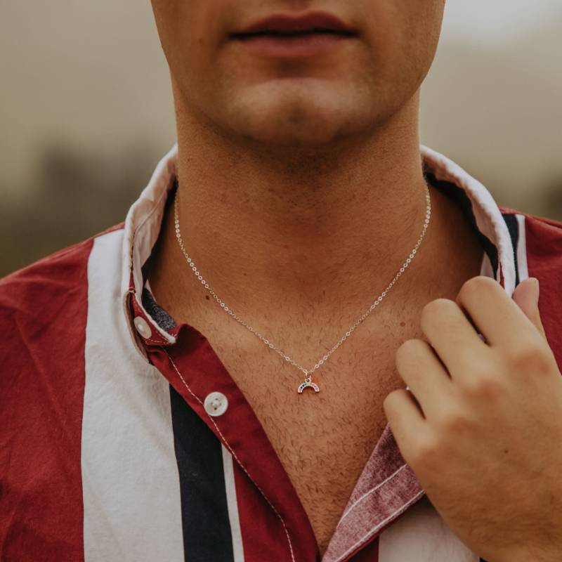Herren Minimalist Charm Halskette, Gay Pride Regenbogen Anhänger Gold Überziehen Diamant Halskette Geschenk von AWorthyBrand