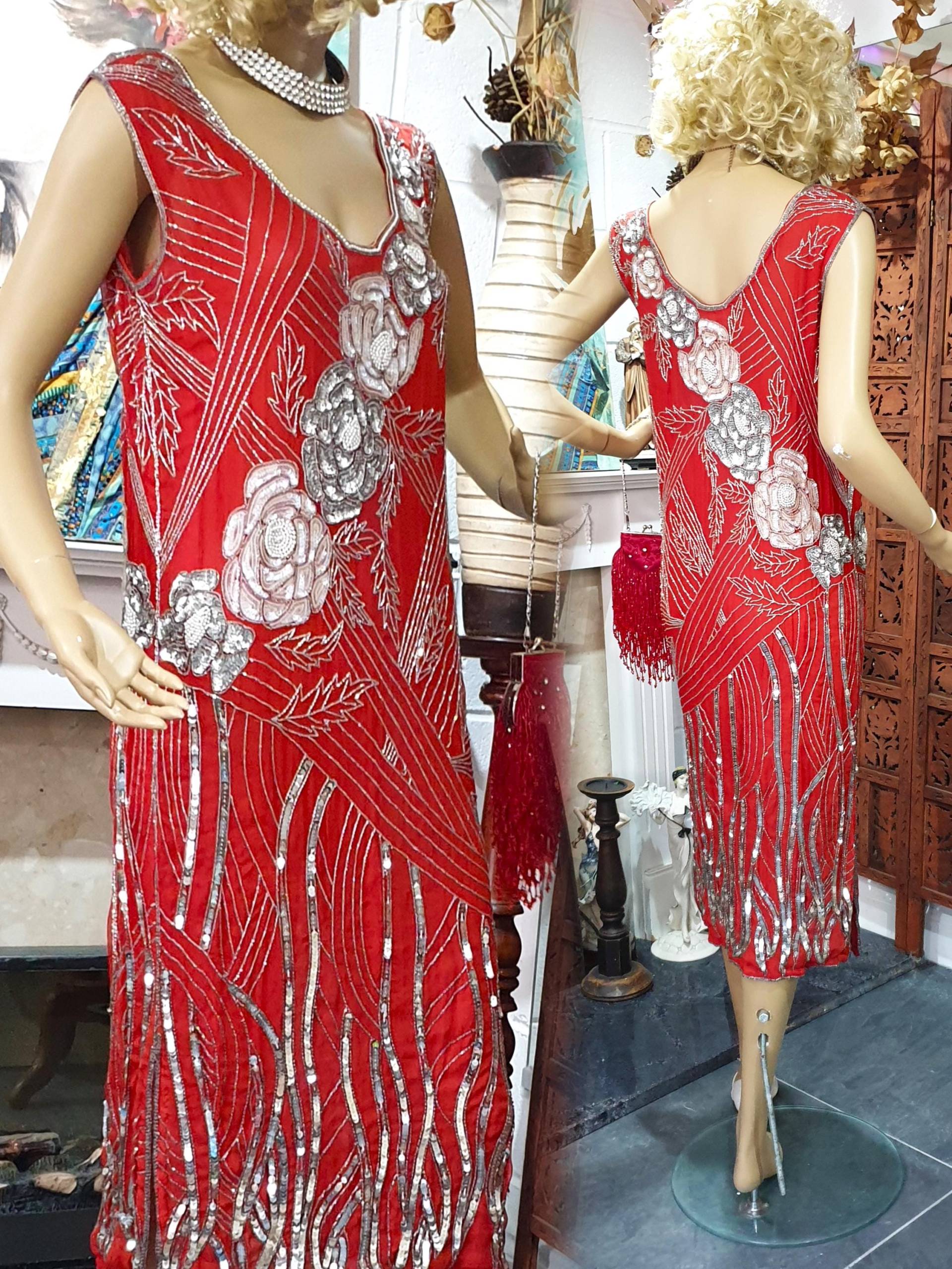 Vintage Flapper Kleid, Art Deco Verziertes 30Er Jahre Rotes Seiden Perlen Kleid Größe 10Uk, 6Us von AXXAVINTAGE