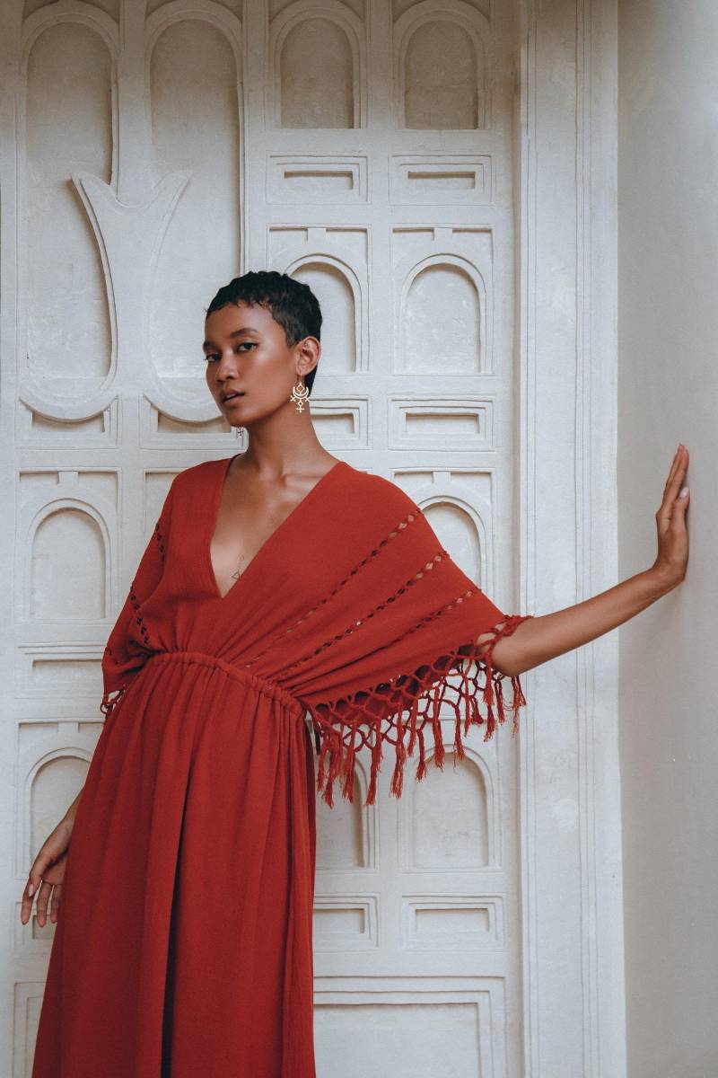 Bio Tiefrotes Maxikleid Boho V-Ausschnitt Kaftan Weihnachtskleid Mit Offenem Rücken von AYAsacredwear