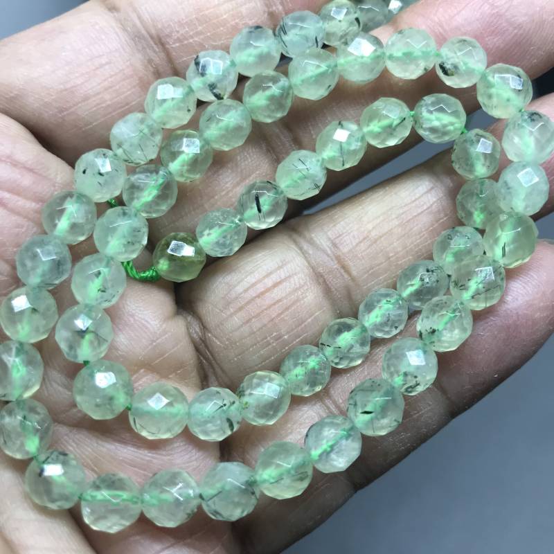 Prehnit Runde Facettierte 6mm 16 Zoll, 100% Natürliches, Kreatives Muster Aus Dunkelgrünen Schwärzlichen Flocken Im Inneren von AYSJewels