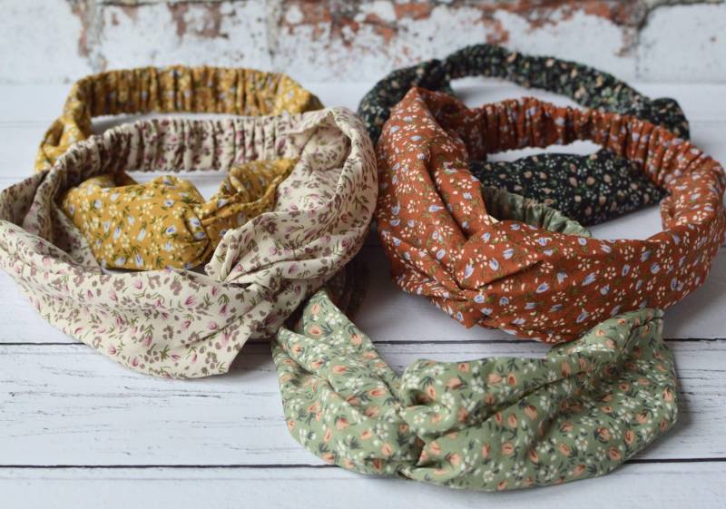 Blumen Stirnband Twisted Knot Ditsy Print Haarband von AYStudioUK