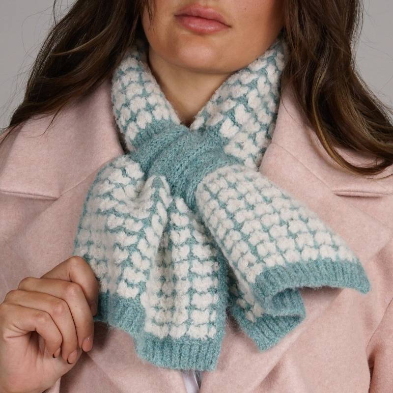 Durchzugsschal Wendehalstuch Ente Blau-Grün Und Creme Abstraktes Herz Gestrickter Halswärmer Supersoft Recycled Blend von AYStudioUK