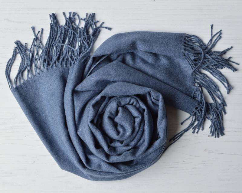 Drew Denim Pashmina Super Soft Große Besondere Anlass Wrap Mit Quasten von AYStudioUK