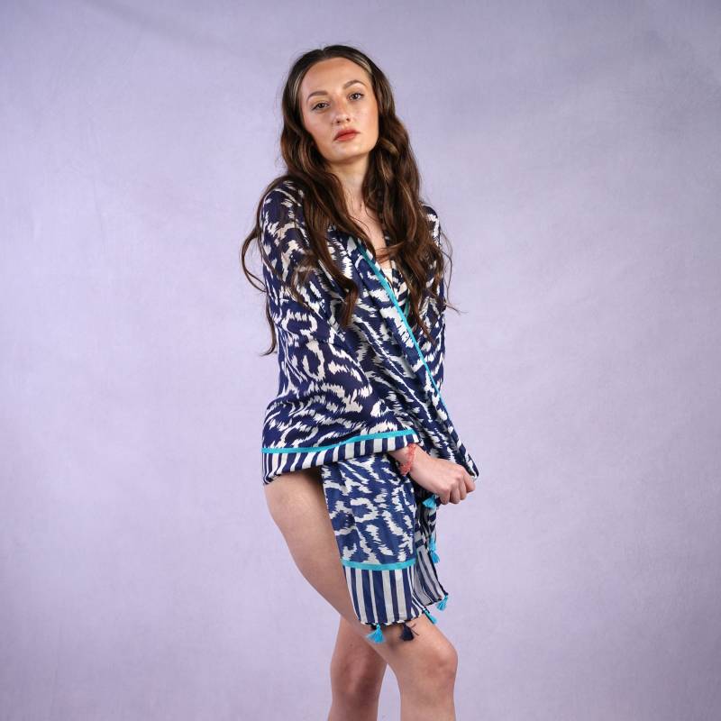 Guava Wrap Marineblau Baumwolle Azteken Design Streifen Strand Cover Up von AYStudioUK