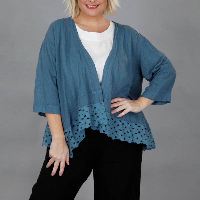 Rückverkauf Freya Leinenjacke Mit Broderie Anglaise Saumbesatz in Denim Blue von AYStudioUK