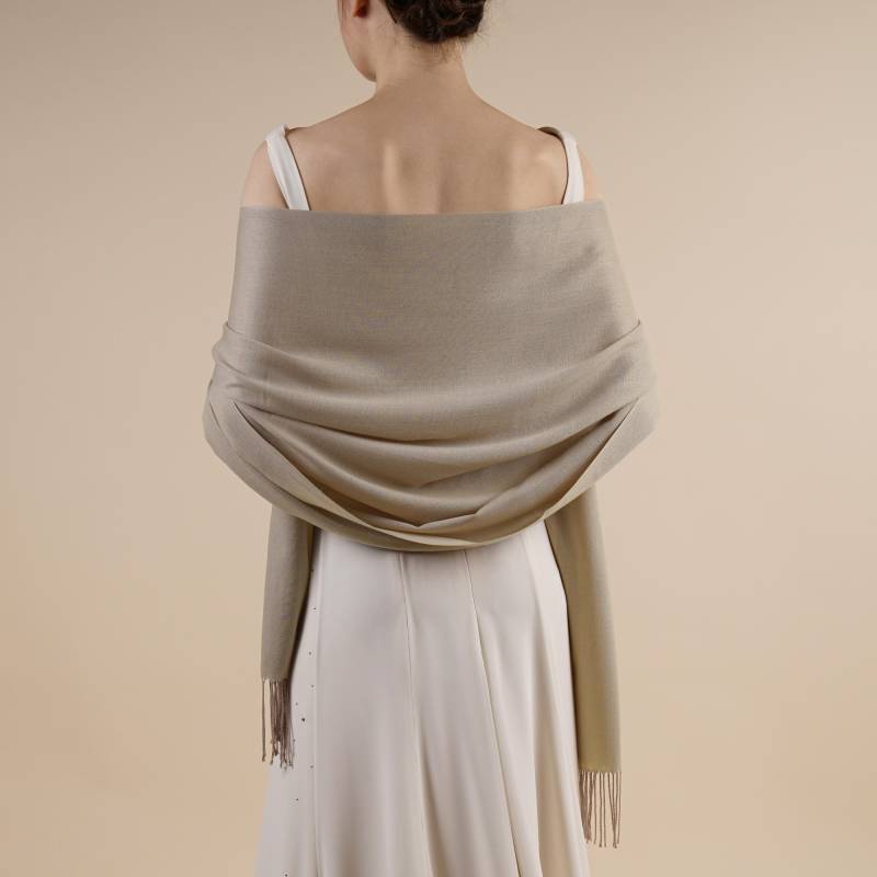 Sekunden Verkauf April Beige Pashmina Weiche Leichte Große Besondere Anlass Wickeln Mit Quasten von AYStudioUK