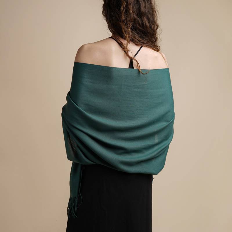 Sekunden Verkauf April Forest Grün Pashmina Leichte Große Wrap Für Besondere Anlässe Mit Quasten von AYStudioUK