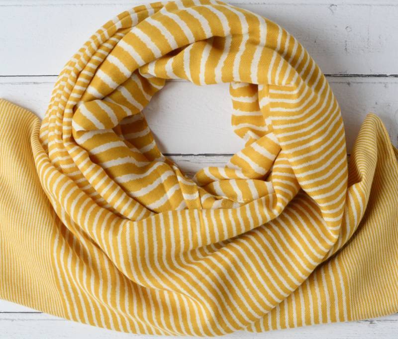 Senfgelb Und Weiß Gestreifter Schal Großer Weicher Leichter Oder Sarong von AYStudioUK