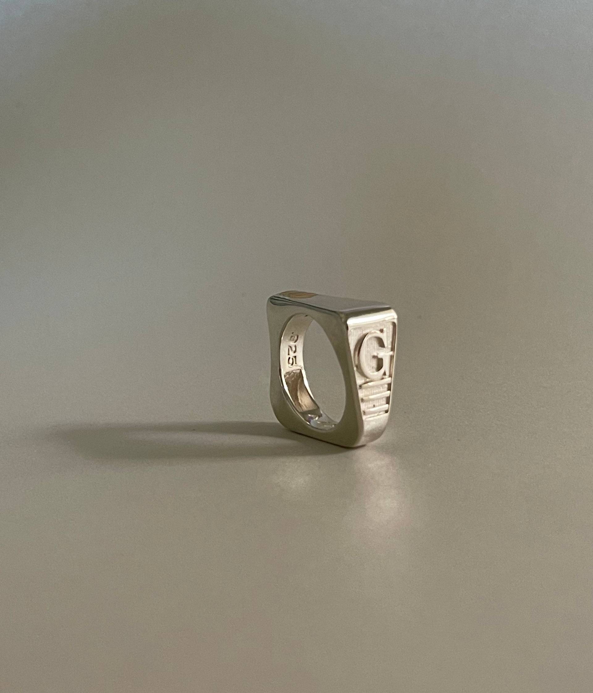 Personalisierter Pinky Ring, Sterling Silber .925 Personalisierter Pinky Ring, Sterling Silber .925 von AZAIDJewelry