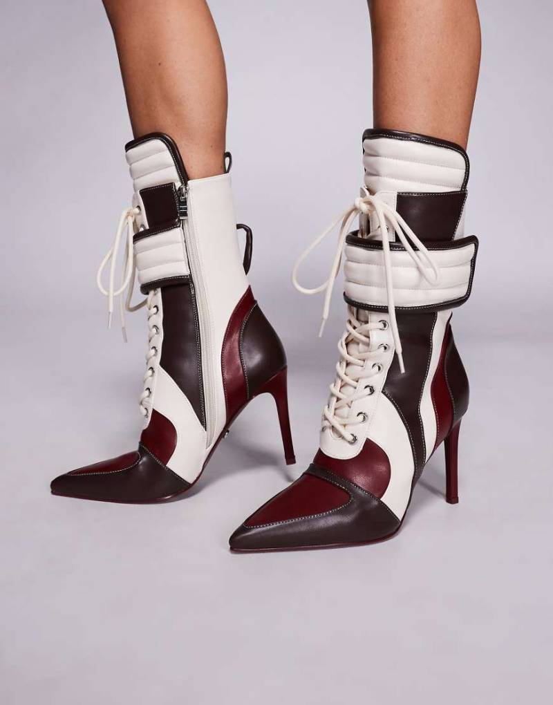 Azalea Wang - Amada - Stiefel im Boxerstil in Braun mit hohem Absatz von AZALEA WANG