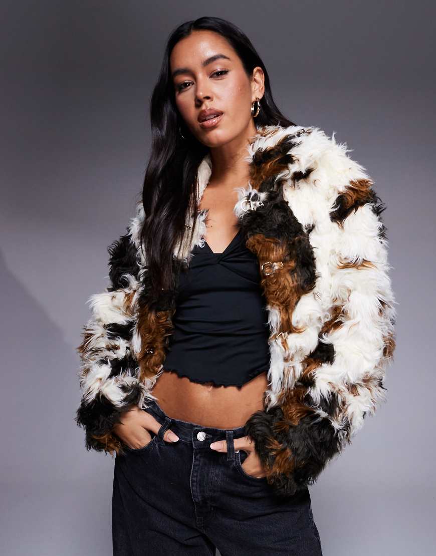 Azalea Wang - Enora - Cropped Mantel aus buntem Kunstpelz-Weiß von AZALEA WANG