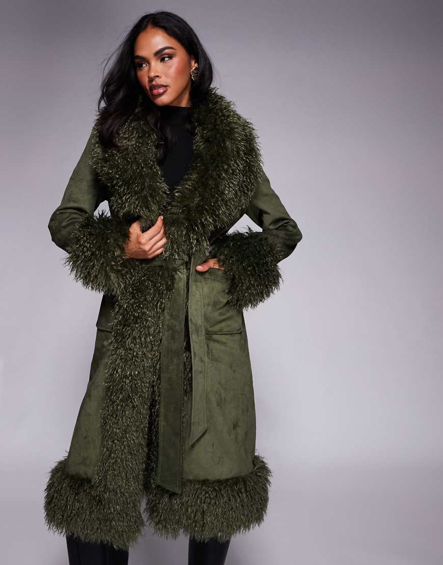 Azalea Wang - Gilda - Mantel aus Wildleder in Olivgrün mit Kunstpelzbesatz von AZALEA WANG