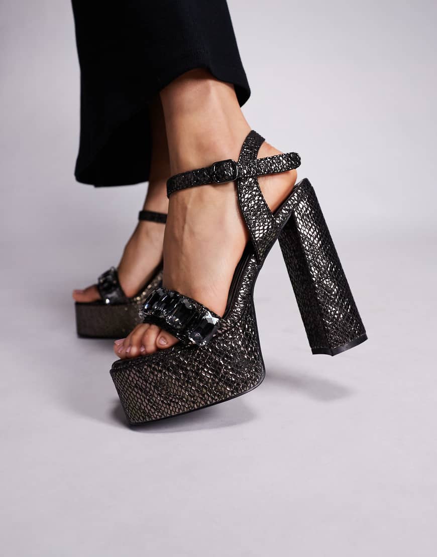 Azalea Wang - Kamilla - Absatzschuhe in Schwarz mit breiter Plateausohle und Verzierung von AZALEA WANG