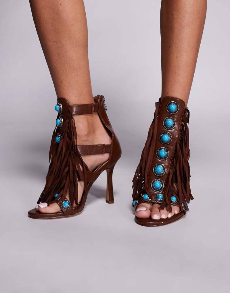 Azalea Wang - Sumac - Sandalen in Braun mit Fransenverzierung von AZALEA WANG