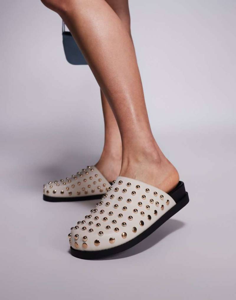 Azalea Wang - Traverse - Mules in Beige mit Nieten besetzt-Neutral von AZALEA WANG