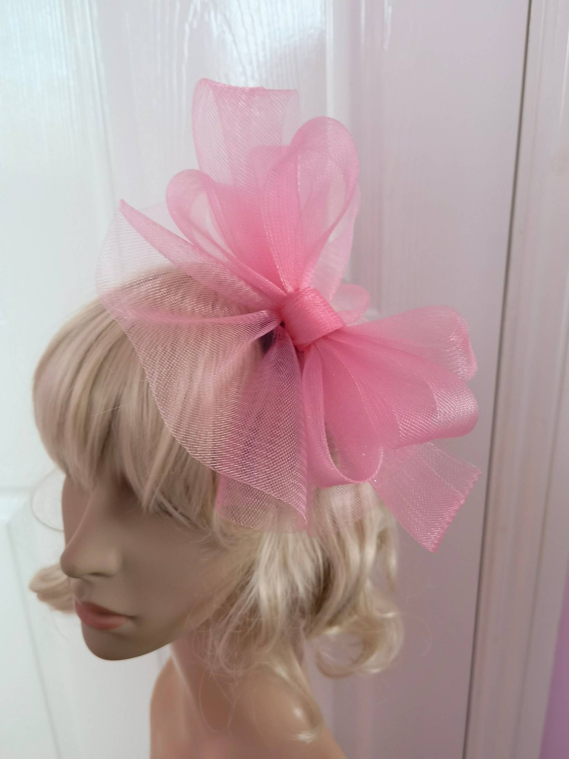 Bubble Gum Pinker Crin-Fascinator Hochzeitshut Auf Haarreif | Kann Sich in Clips Oder Kamm Verwandeln Bubble Gum Pinker Crin-Fascinator Hochzeitshut Auf Haarreif | Kann Sich in Clips Oder Kamm Verwandeln von AZUKDesigns