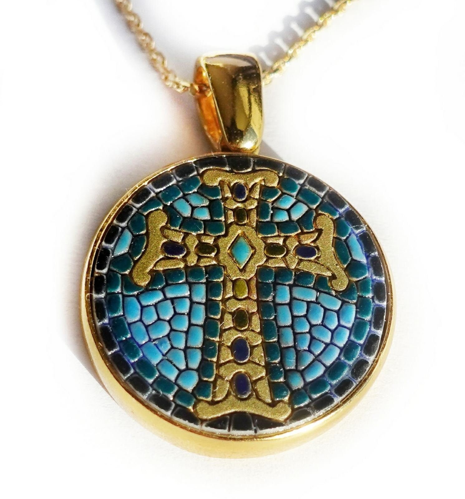 Christliches Kreuz Mikromosaik Anhänger in Massivem 14K Gold von AZUREbyKYPARISSOS