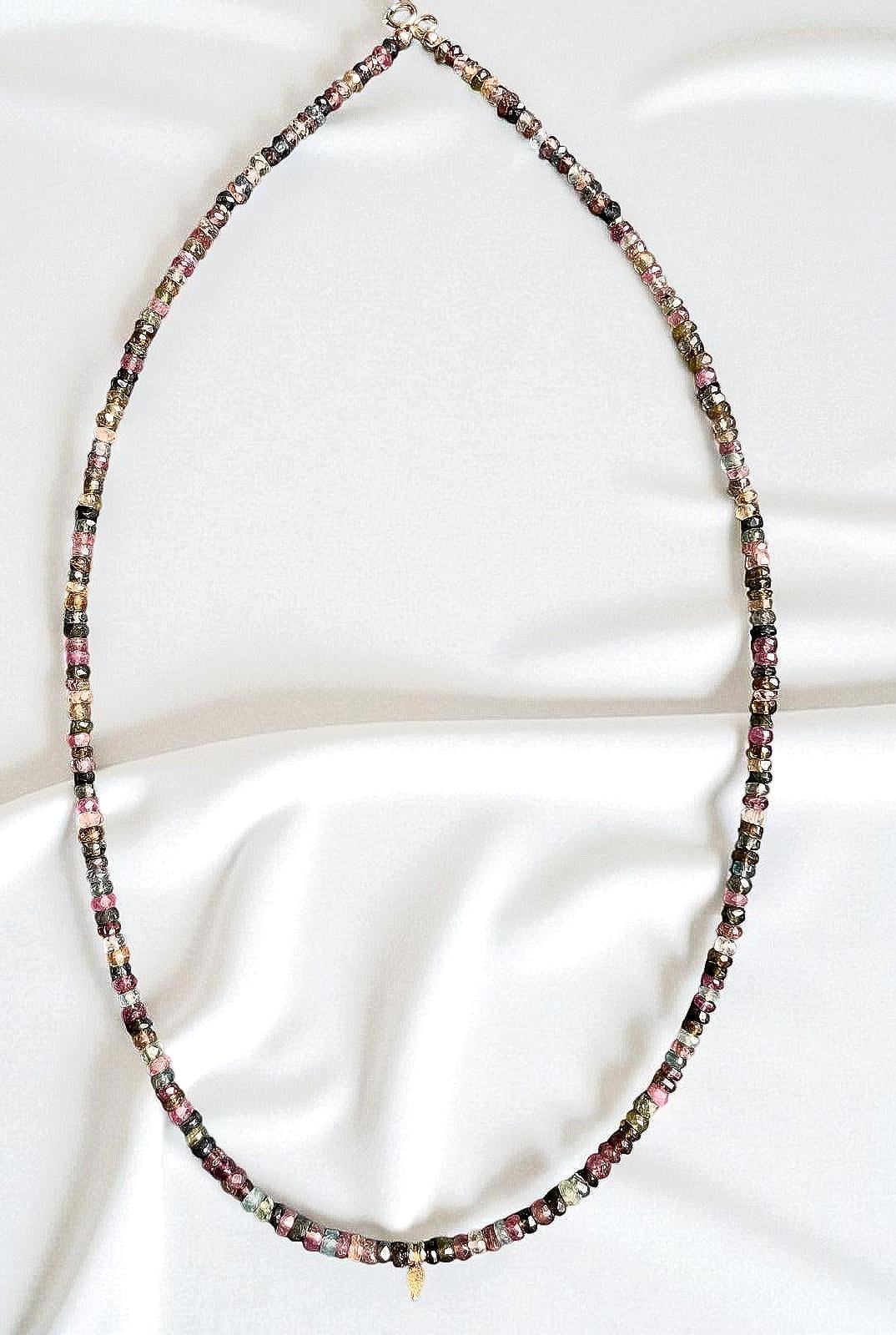 Ila - Multi-Turmalin Edelsteinkette Mit 18K Gold Elementen von AadhyamArtisanJewels