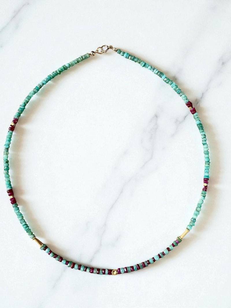 Tara - Natürliche Smaragd & Rubin Edelstein Halskette Mit 18K Gold Elementen Tara - Natürliche Smaragd & Rubin Edelstein Halskette Mit 18K Gold Elementen von AadhyamArtisanJewels