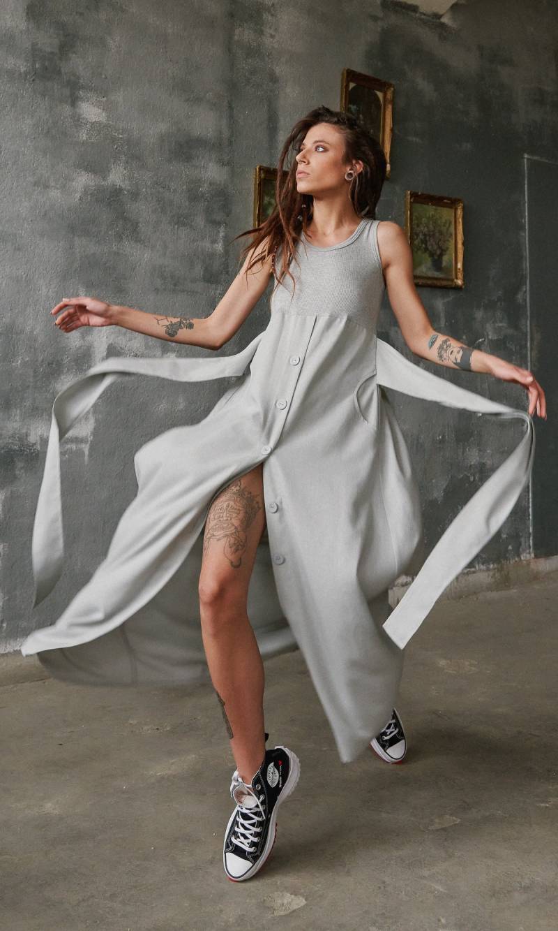 Ärmelloses Mixed Kleid Mit Gürtel von Aakasha