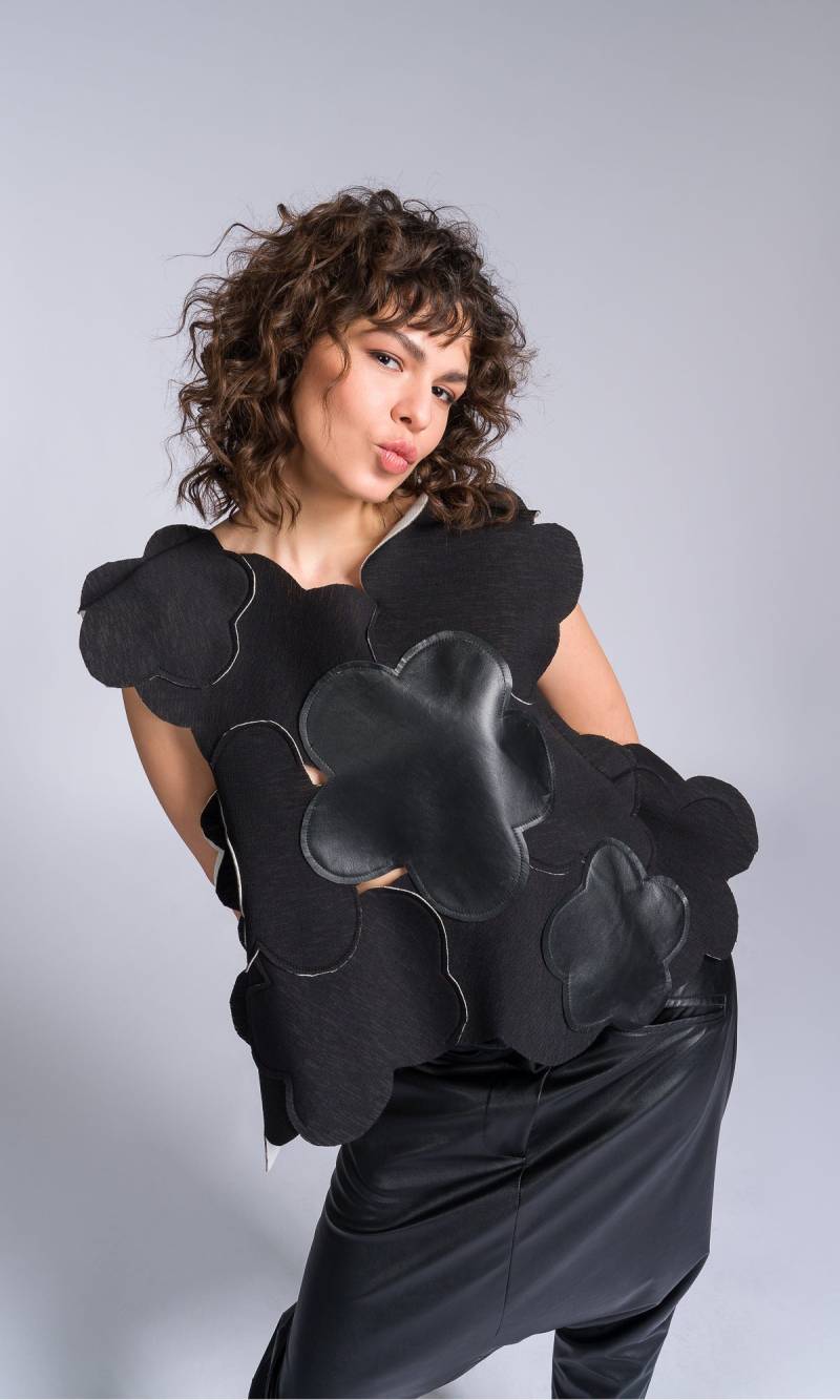 Blumen Patchwork Top Mit Leder Details A92231 von Aakasha