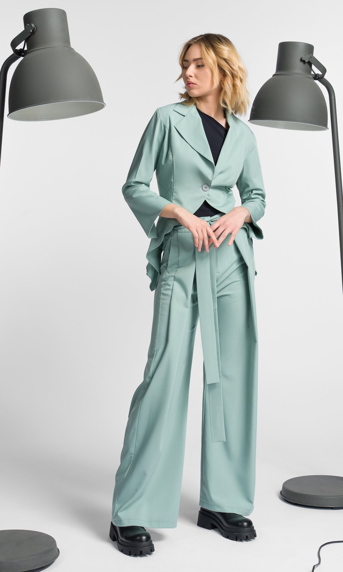 Einknopf-Blazer & Hosenanzug Mit Gefaltetem Bein A92118 von Aakasha